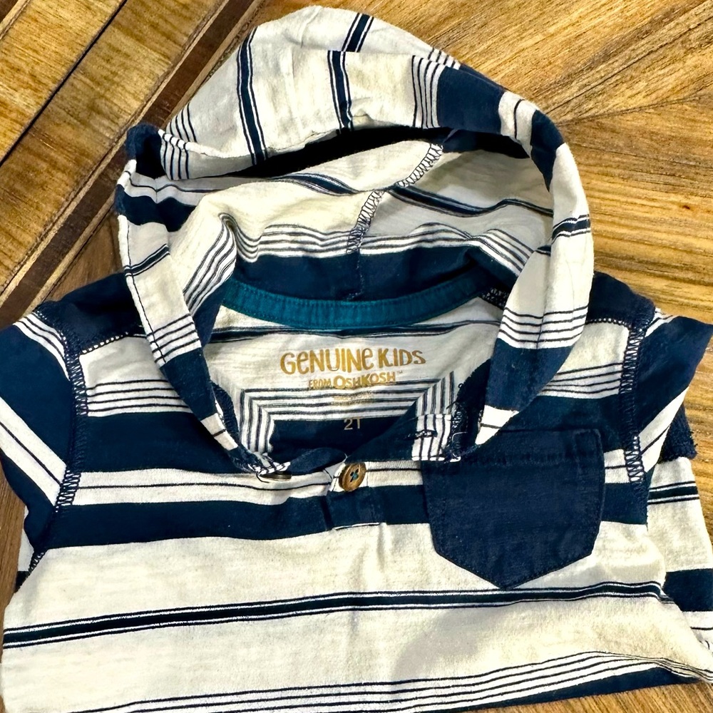 EUC OshKosh B’Gosh Toddler Boys Long Sleeve Hoodie—Size 2T